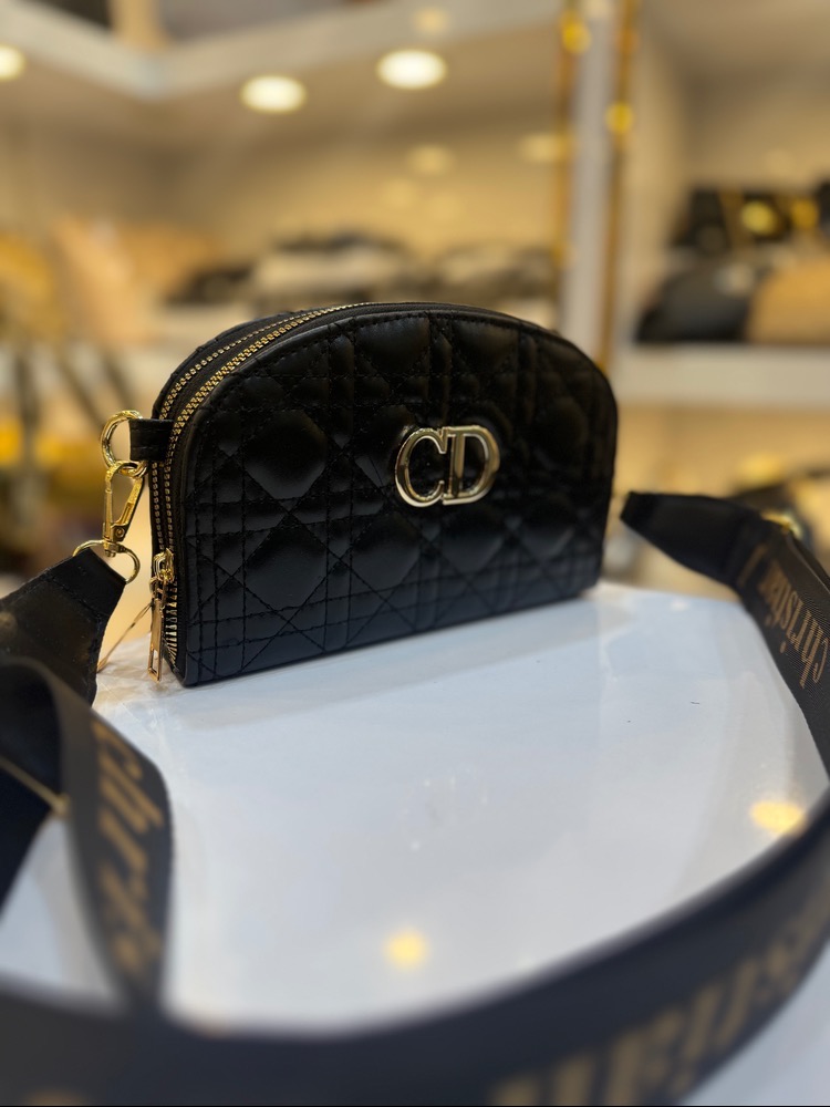 کیف پاسپورتی زنانه CD با بند مارکدار کد S2_010041
