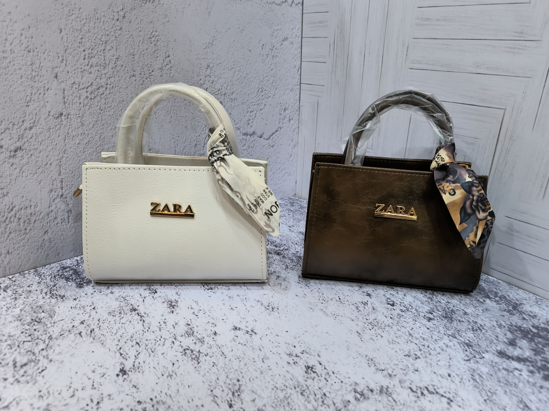 کیف زنانه زارا پاسپورتی با شال کد H1_010127
